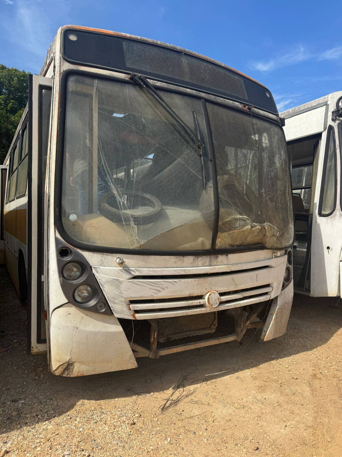 VW 17230 - NEOBUS MEGA - Placas: AOV1107 - Branca - Diesel - Espécie: pas/onibus - Ano/Modelo: 07/07 - Cap./Pot.: 32P/225CV - Chassi: 9BWRL82W07R715564 - Renavan: 92211883-3 — foto 1