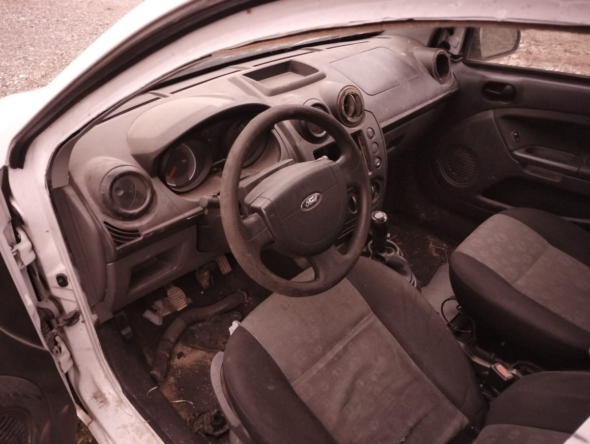 FORD FIESTA BATCH 1.0 - Placas: ASZ0453 - Branca - Gas. - Espécie: Pas./Automóvel - Ano/Modelo: 10/11 - Cap./pot.: 5P/73cv - Chassi: 9BFZF55A4B8093538 - Renaven: 22941792-2 — foto 3
