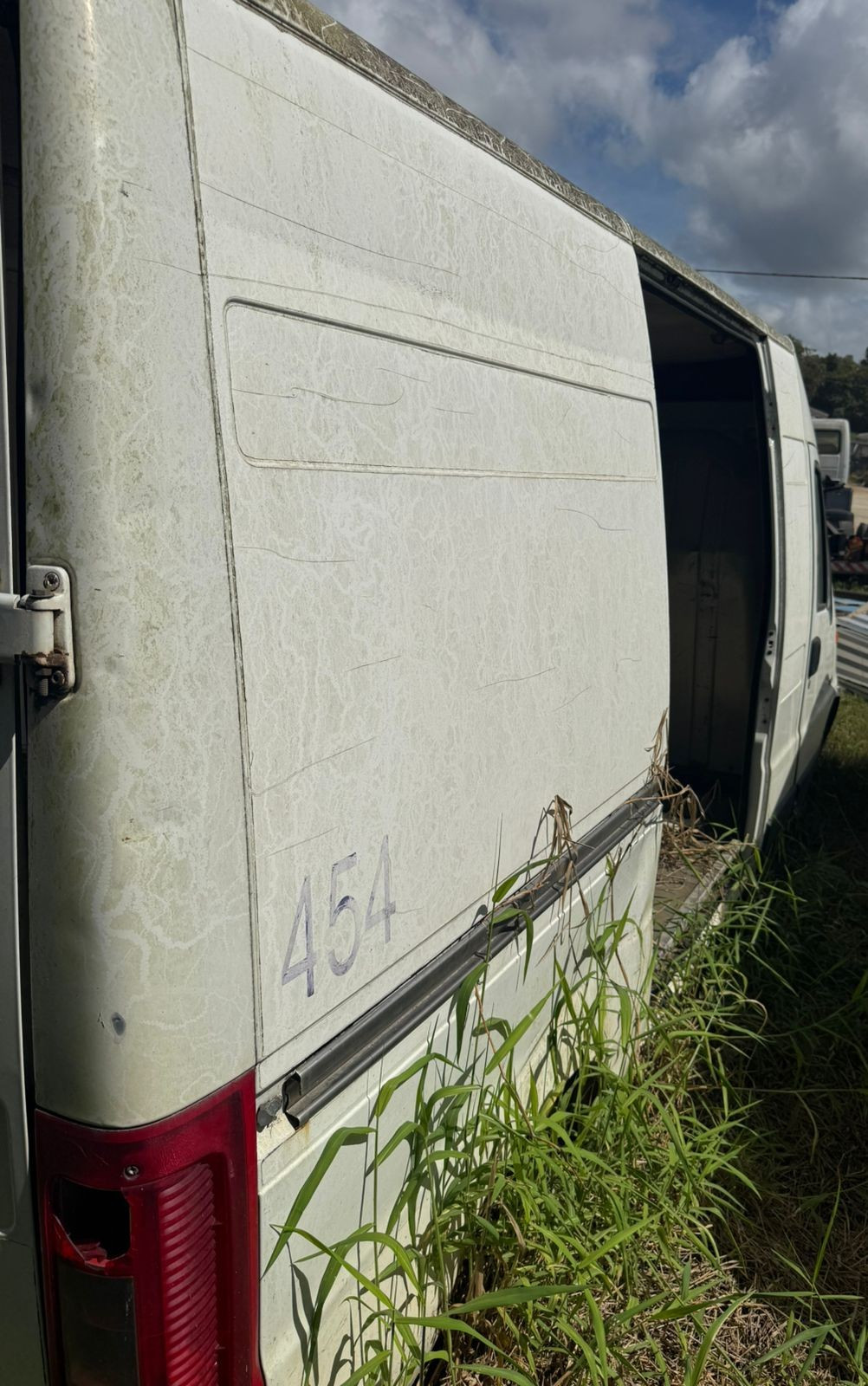 PEUGEOT BOXER AMB - Placas: AXD1691 - Branca - Diesel Espécie: ESP./Camionete/Ambulancia - Ano/Modelo: 12/13 - Cap./Pot.: 8P/127CV - Chassi: 936ZCWMNCD2108862 - Renavan: 55036191-0 — foto 2