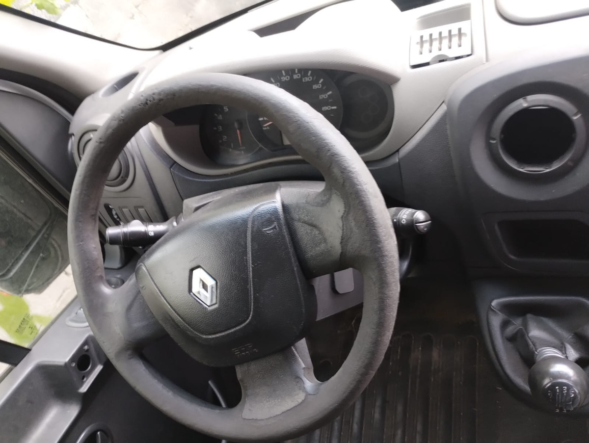 RENAULT MASTER 2.3 AMBULANCIA - Placas: BAC8A20 - Branca - Diesel - Espécie: Esp/caminhonete - Ano/Modelo: 15/16 - Cap./Pot.: 6P/130CV - Chassi: 93YMAFELAGJ774591 - Renavan: 107055783-5 — foto 4
