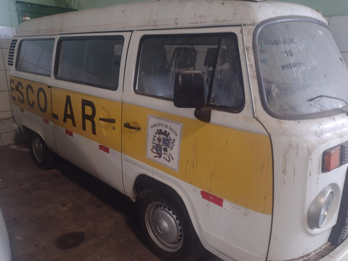 Micro-Ônibus VW/Kombi Escolar - Ano 2013 - Cor Branca — foto 1