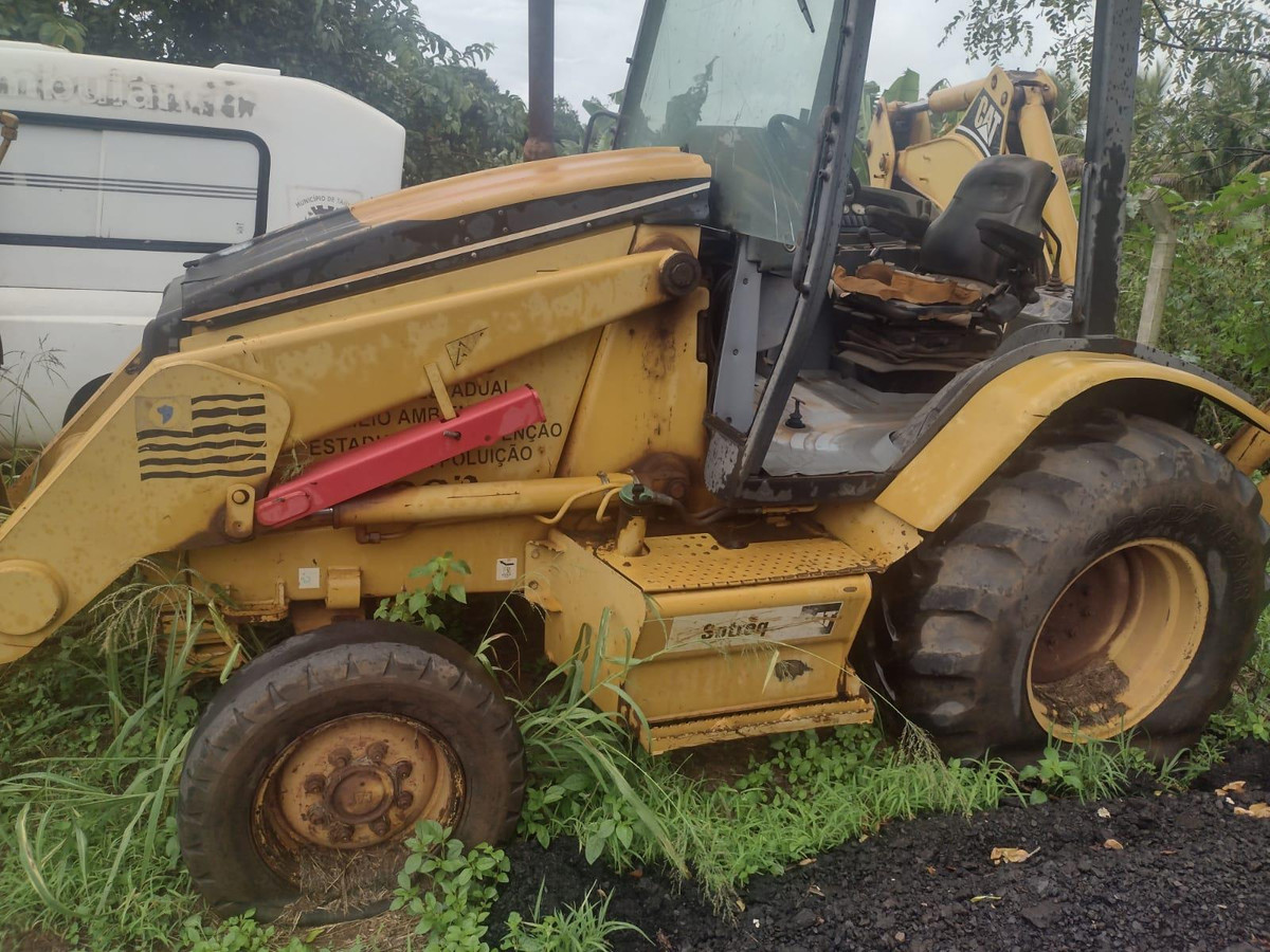 Retroescavadeira CAT 416D - Ano 2005 — foto 4