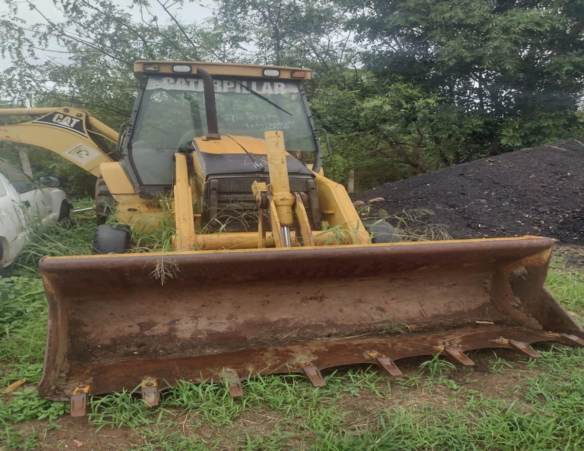 Retroescavadeira CAT 416D - Ano 2005 — foto 5