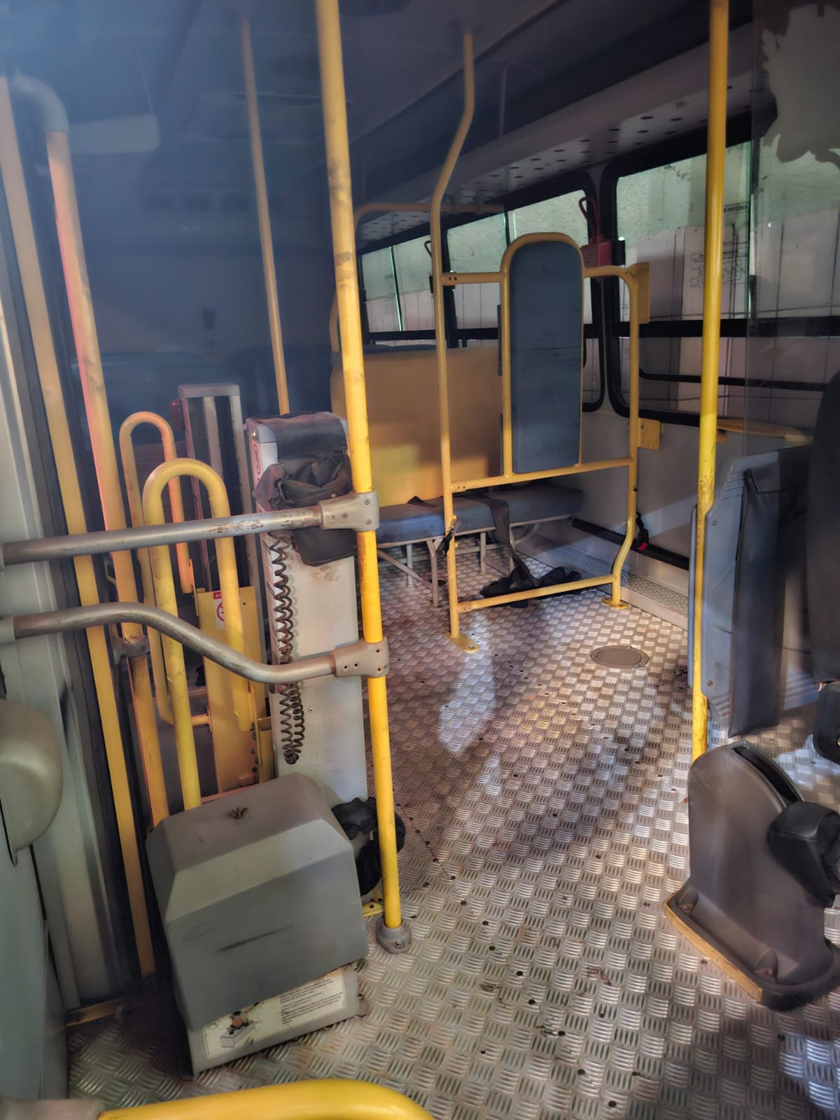 Ônibus Iveco/CityClass 70C17 - Ano 2014 - Cor Amarela — foto 3