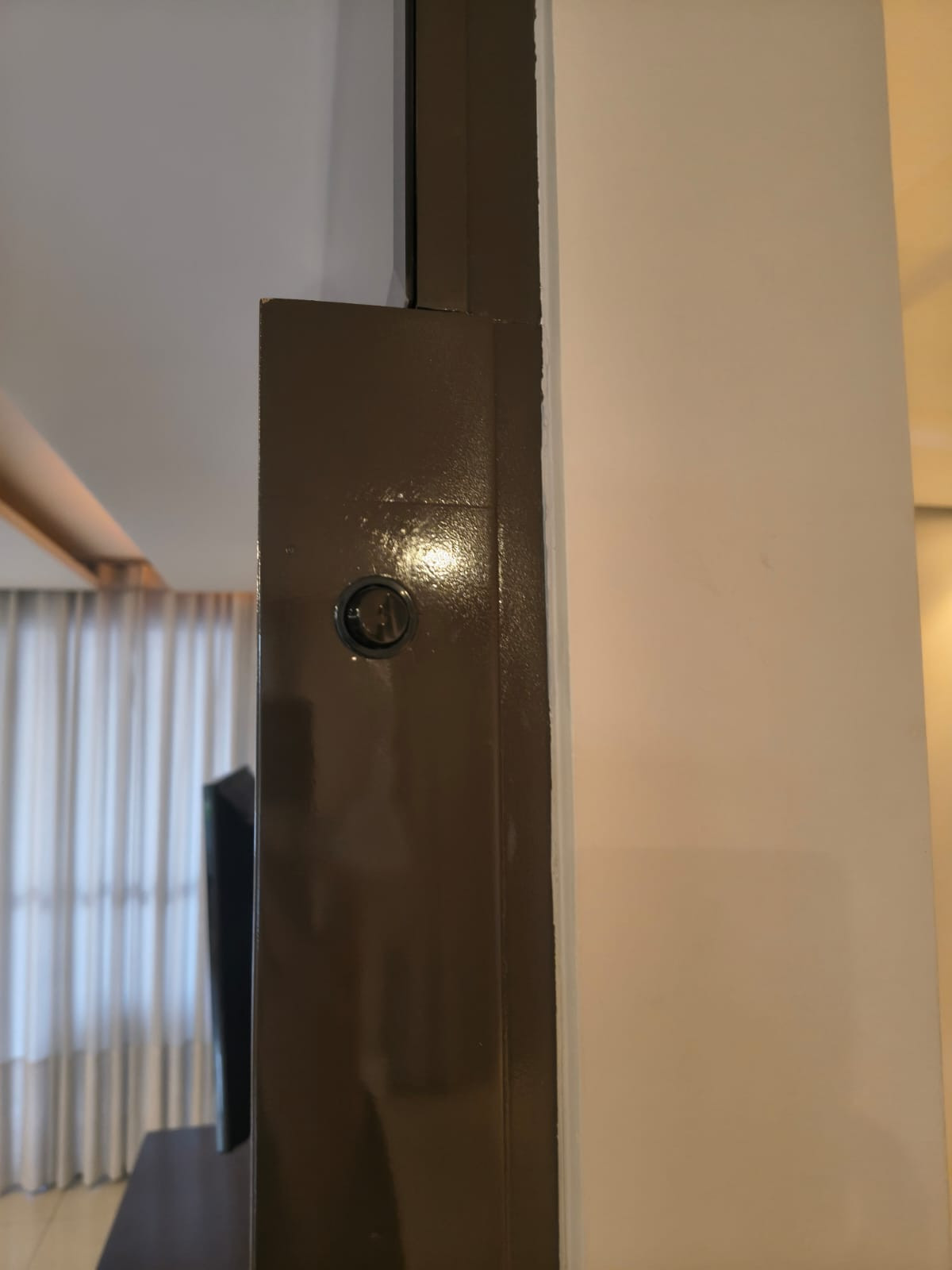PAINEL DE TV COM ESPELHOS E RACK — foto 3