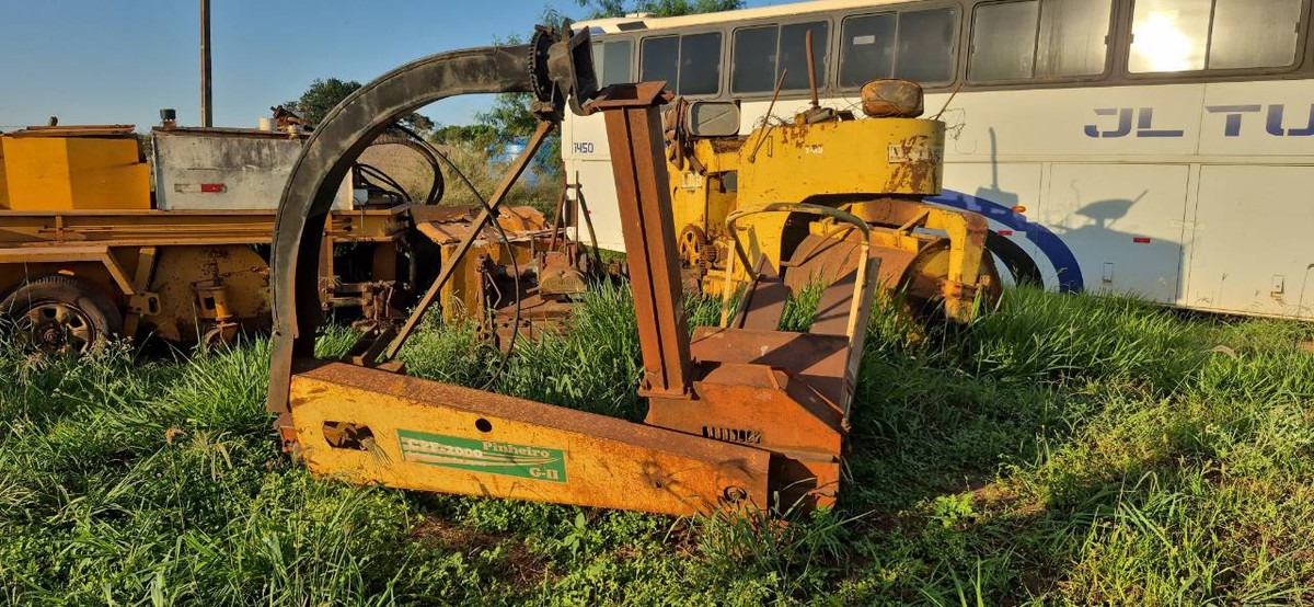 Forrageira Agrícola - Pinheiro G-11.