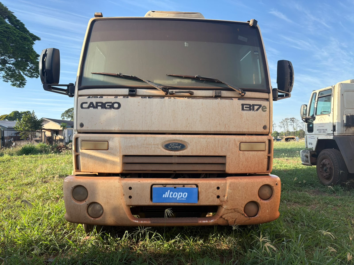 Caminhão Ford Cargo 1317-e 2010/2010