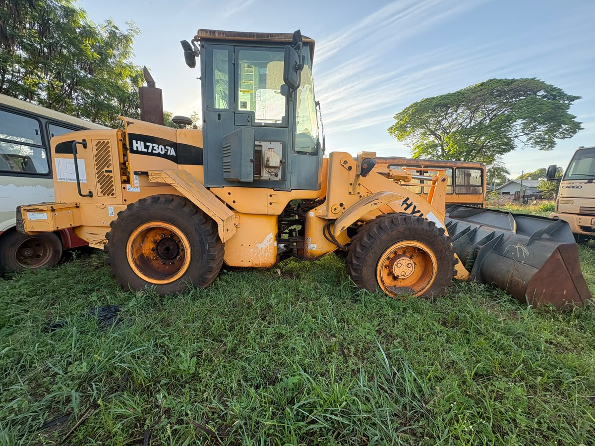 Máquinas – Pá Carregadeira Hyundai Hl730-7a 2013