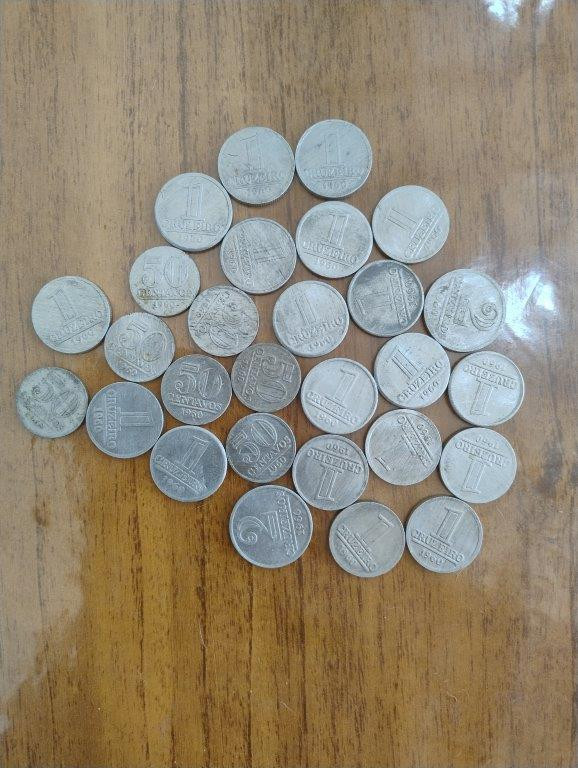 Lote com 28 Moedas de Alumínio dos Anos 60 — foto 1