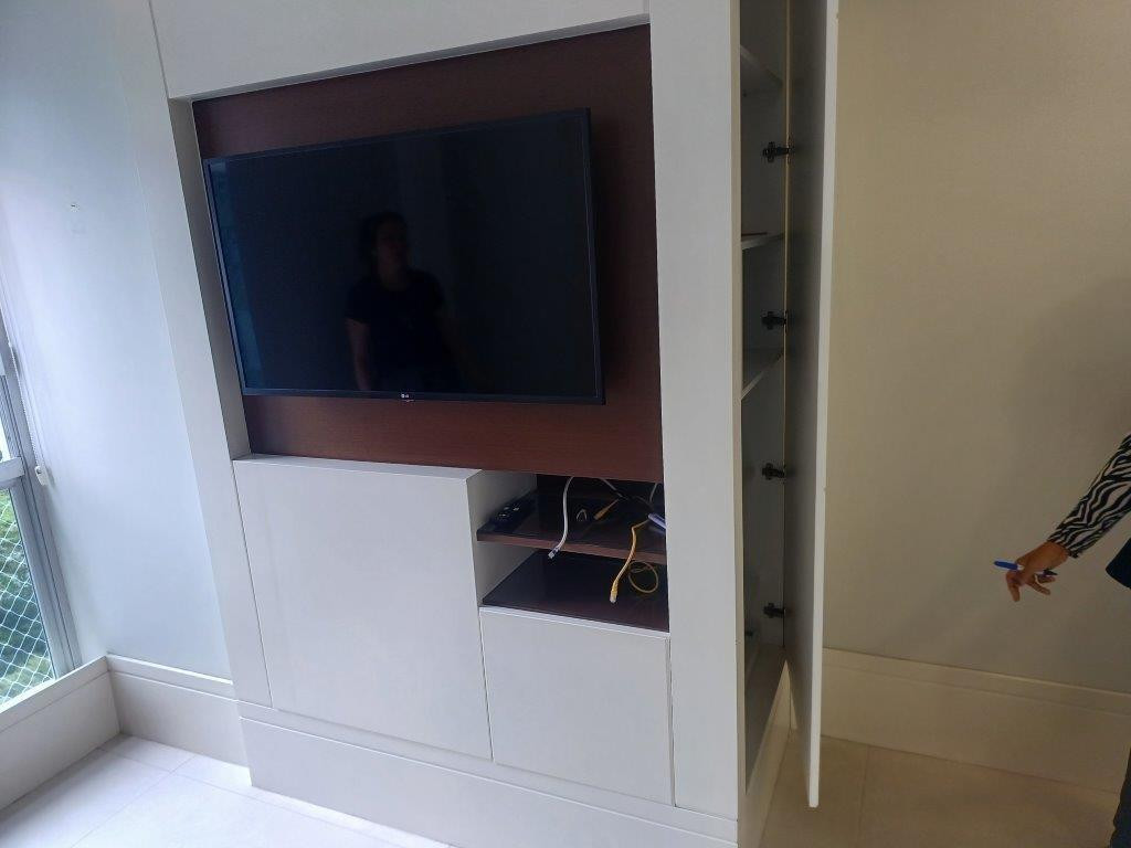 Armário Embutido Com Painel E Prateleiras Aproximadamente 1,48x0,80x2,35 — foto 1