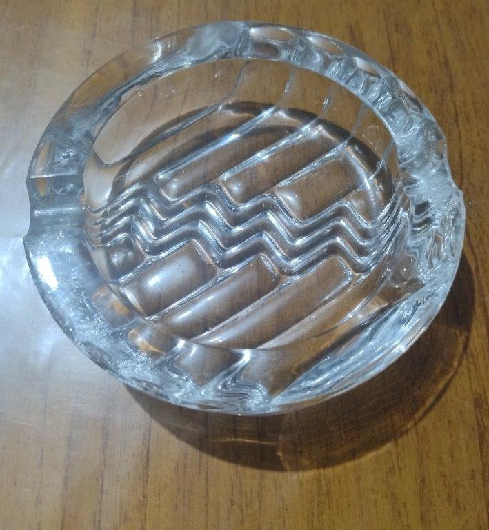 Cinzeiro Vintage em Vidro Prensado – Design Escandinavo — foto 1