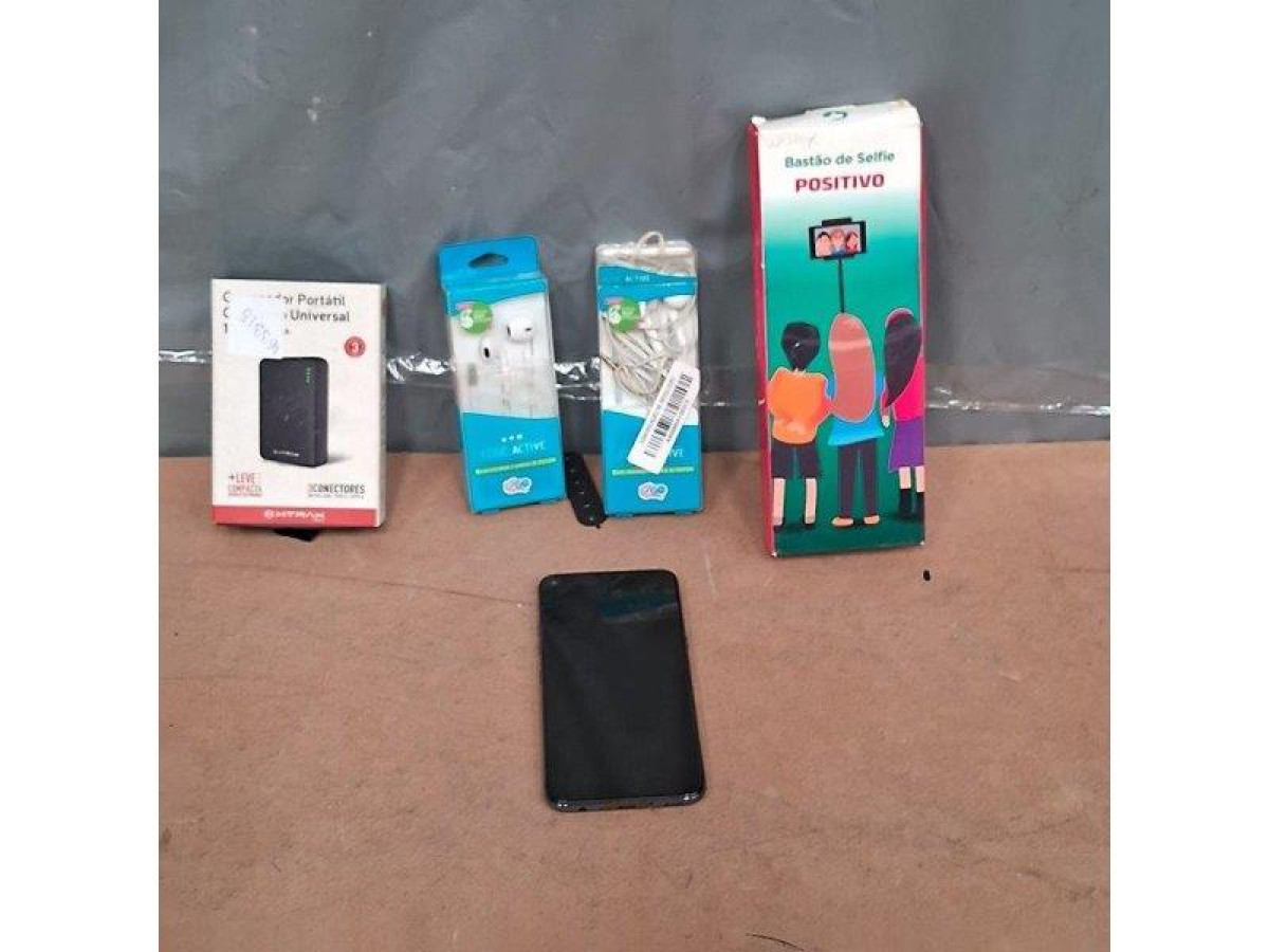 05 ITENS SENDO: 01 BASTÃO DE SELFIE + 01 CARREGADOR + 02 FONES + 01 SMARTPHONE LG — foto 1