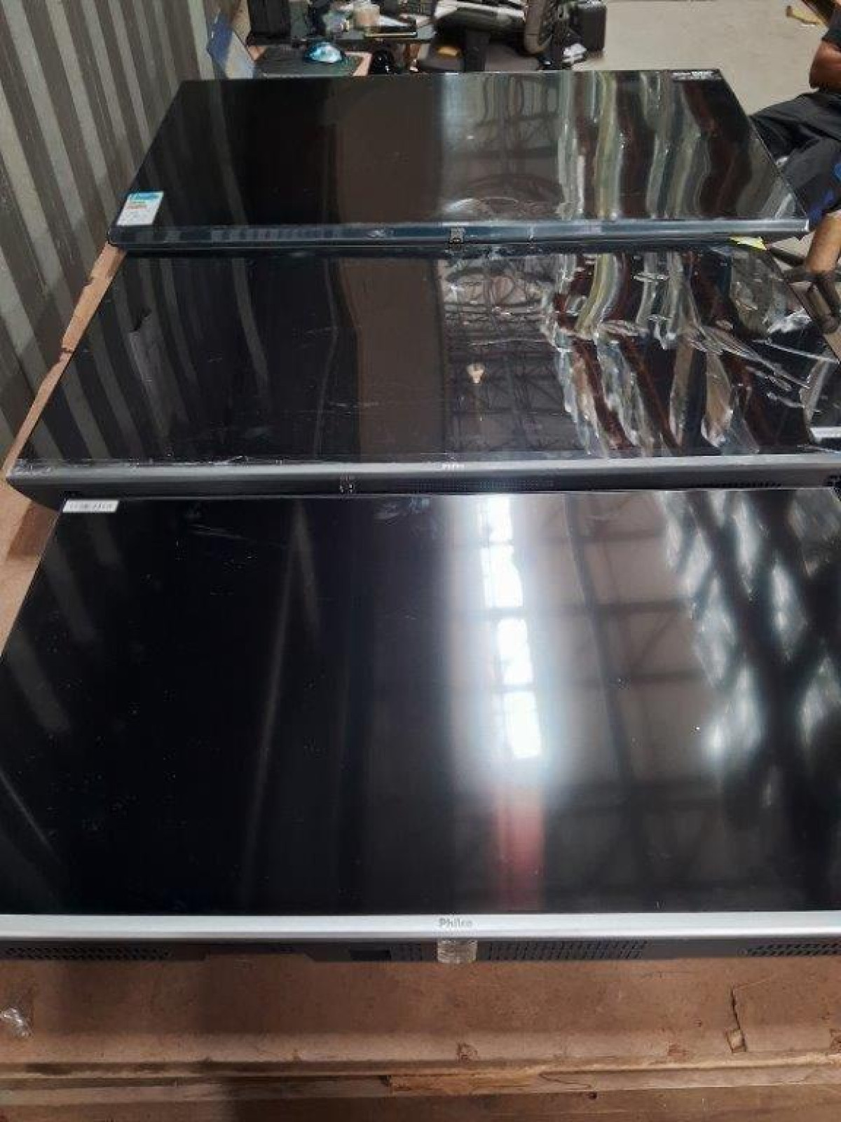 03 TVs SENDO: 01 PHILCO 40" SMART + 01 PHILCO 50" SMART + 01 LG 55" SMART ULTRA HD — foto 1