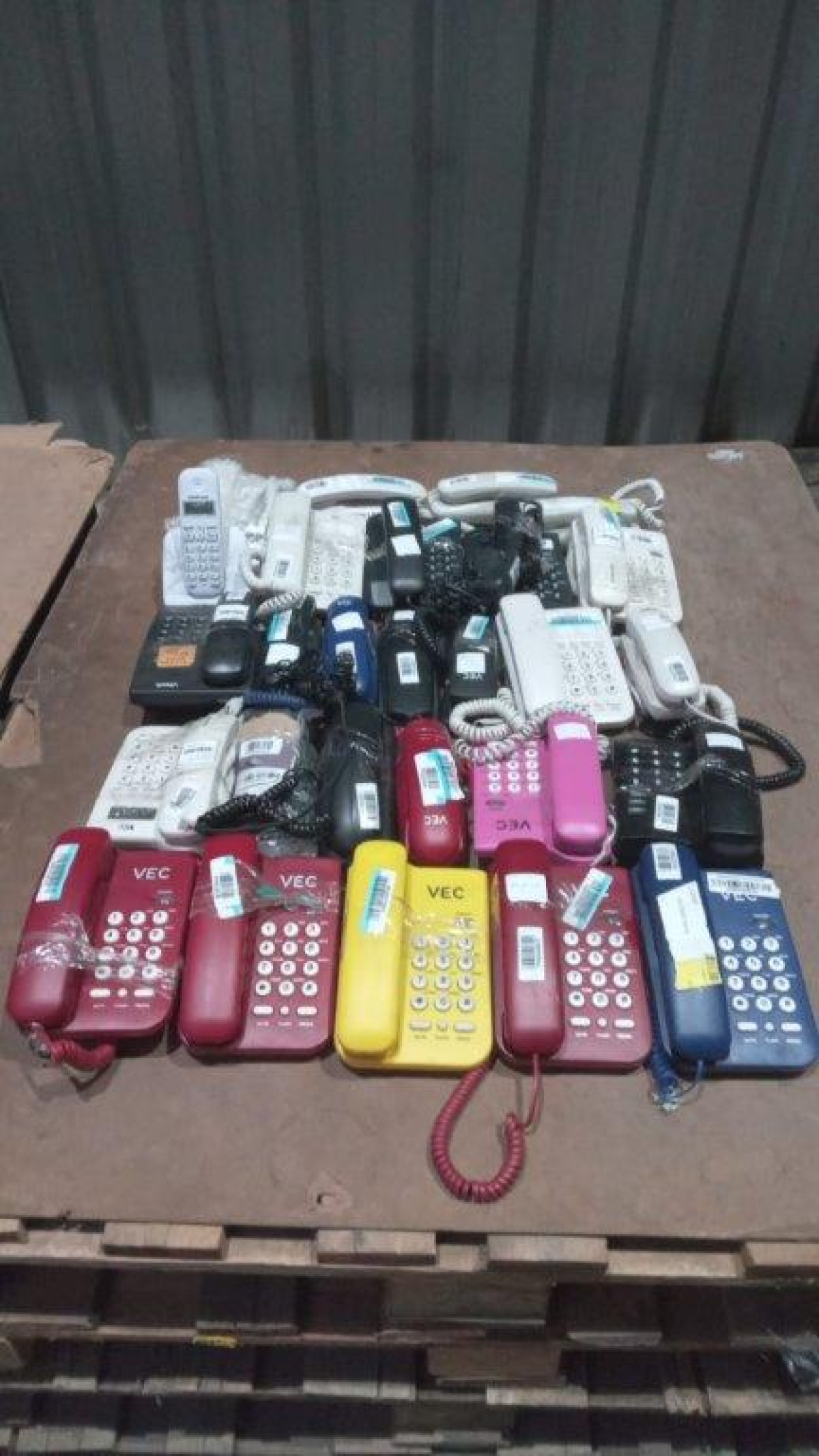 APROXIMADAMENTE 25 TELEFONES DIVERSOS — foto 1