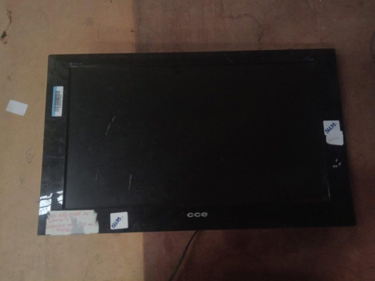 01 TV LED HDMI 24" — foto 1