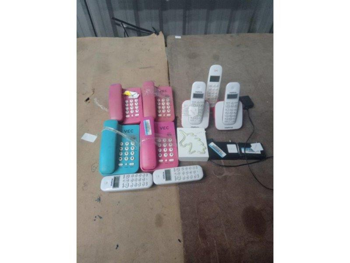 12 ITENS SENDO: 01 QUADRO LED CAZZA + 09 TELEFONES + 02 CONVERSORES DIGITAIS — foto 1
