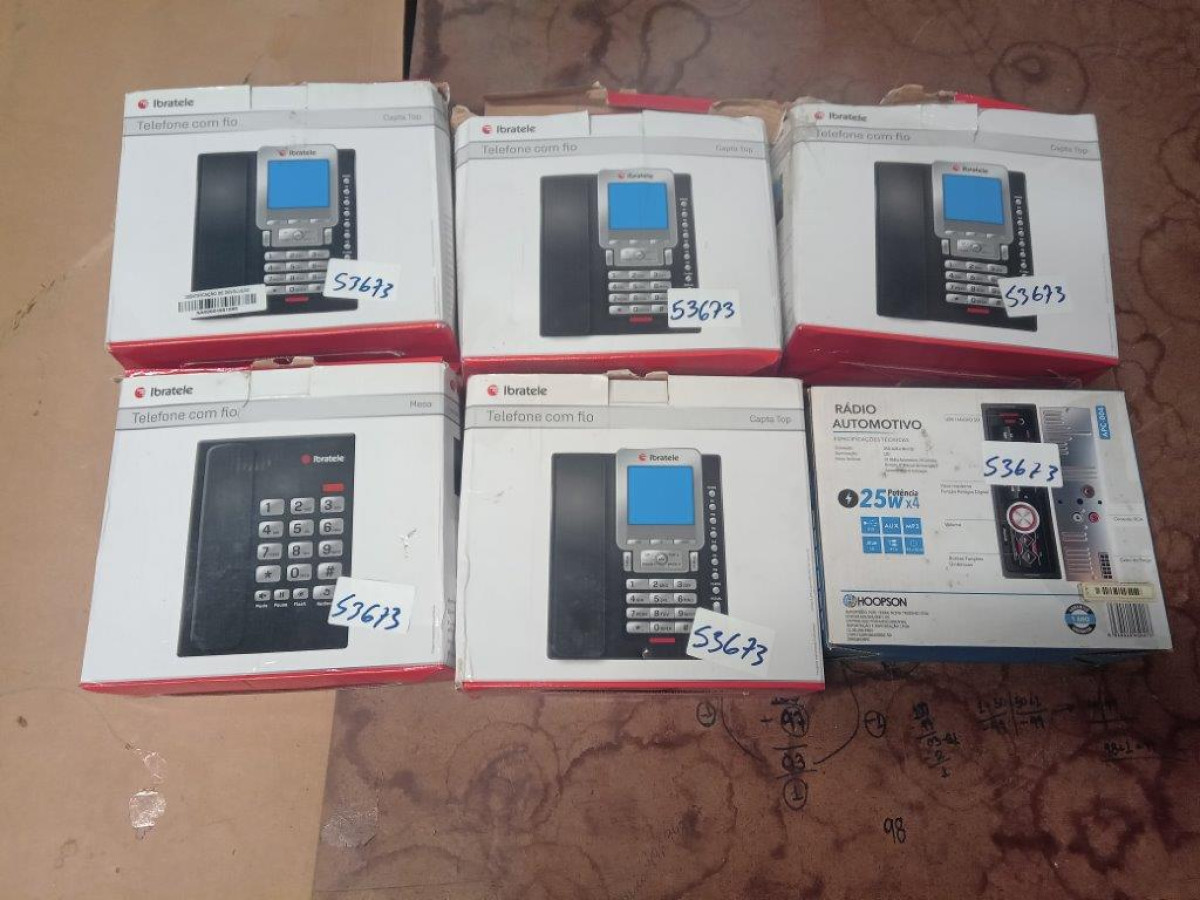 06 ITENS SENDO: 01 AUTORRADIO + 05 TELEFONES — foto 1
