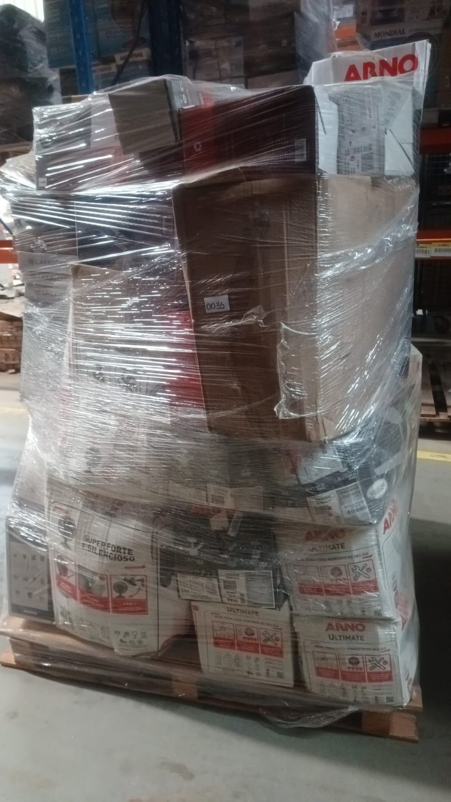 PALLET FECHADO COM APROXIMADAMENTE 100 ITENS — foto 1
