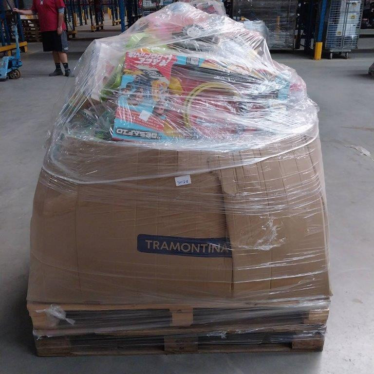 PALLET FECHADO CONTENDO APROXIMADAMENTE 81 BRINQUEDOS — foto 4