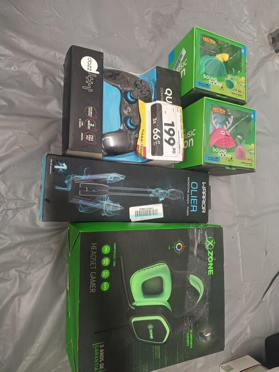 05 ITENS SENDO: 01 CONTROLE USB + 01 HEADSET + 01 MICROFONE + 02 CAIXINHAS DE SOM — foto 1