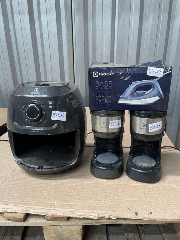 04 ITENS SENDO: 01 FRITADEIRA AIRFRYER + 01 FERRO + 02 CAFETEIRAS — foto 1