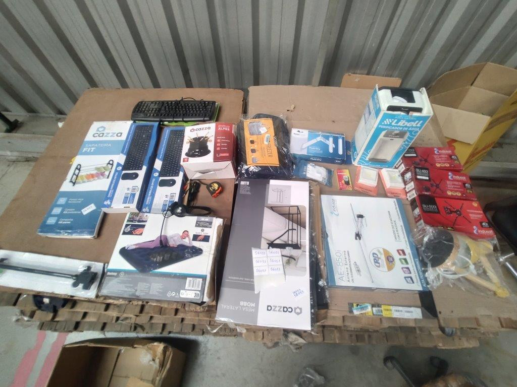APROXIMADAMENTE 23 ITENS DIVERSOS, SENDO SUPORTES, TECLADOS, MESA, COLCHÃO E ETC — foto 1