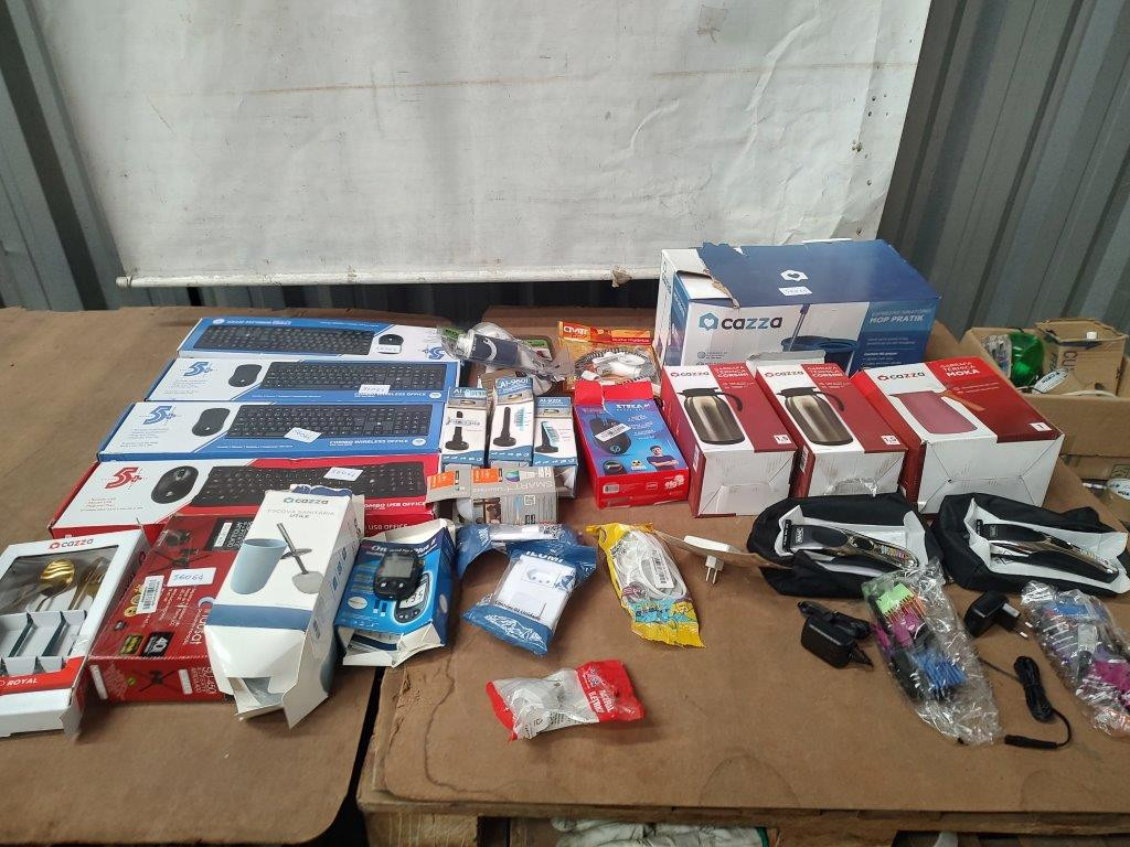 APROXIMADAMENTE 27 ITENS DIVERSOS, SENDO TECLADOS, ANTENAS, BULES E ETC — foto 1