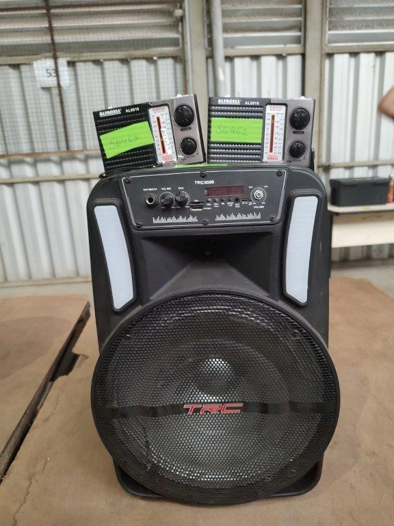 03 ITENS SENDO: 01 CAIXA ACÚSTICA + 02 RÁDIOS — foto 1