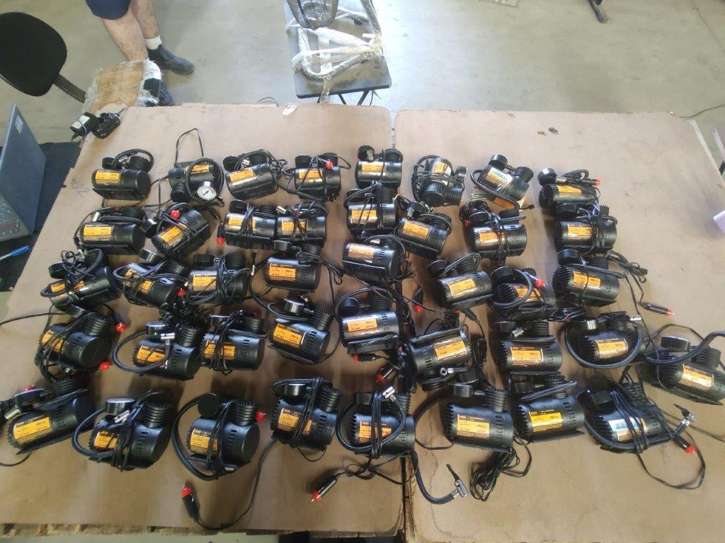 APROXIMADAMENTE 40 MINI COMPRESSORES — foto 1