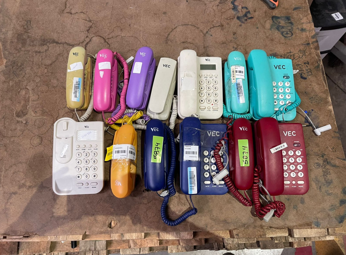13 TELEFONES — foto 1