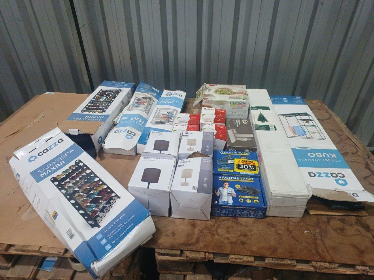 18 ITENS SENDO: 04 ABAJURES + 01 ARVORE DE NATAL + 01 KIT BANHO + 04 PROCESSADORES + 02 RECEPTORES + 01 ROUPEIRO + 04 SAPATEIRAS + 01 SECA SALADA — foto 1