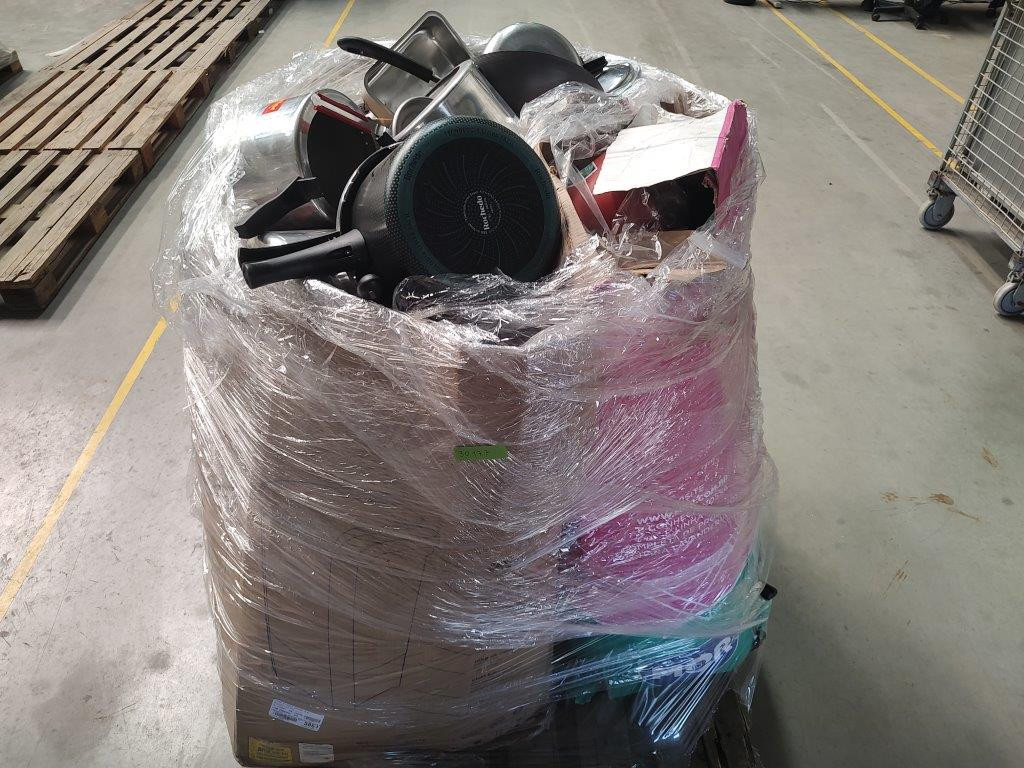Pallet Fechado com Aproximadamente 80 Itens