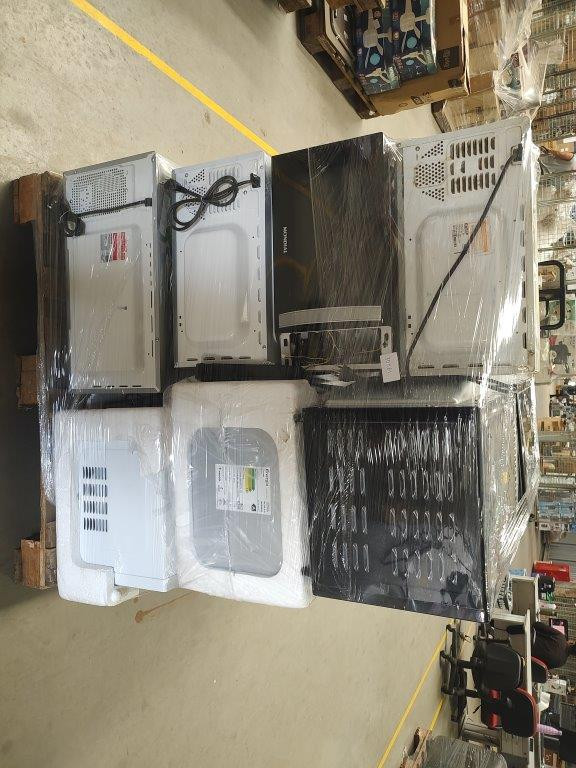 Pallet Fechado com Aproximadamente 15 Itens