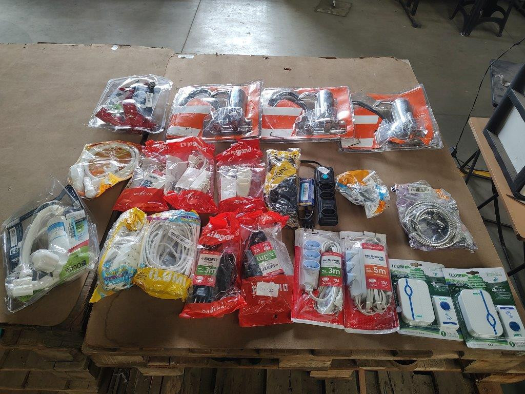 21 Itens Diversos, Sendo Extensões, Campainhas, Duchas, Torneiras e Etc