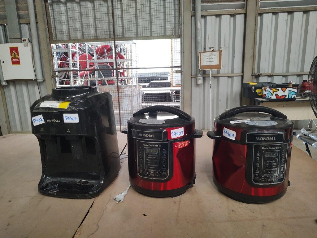 03 Itens Sendo: 01 Bebedouro + 02 Panelas de Pressão Elétricas