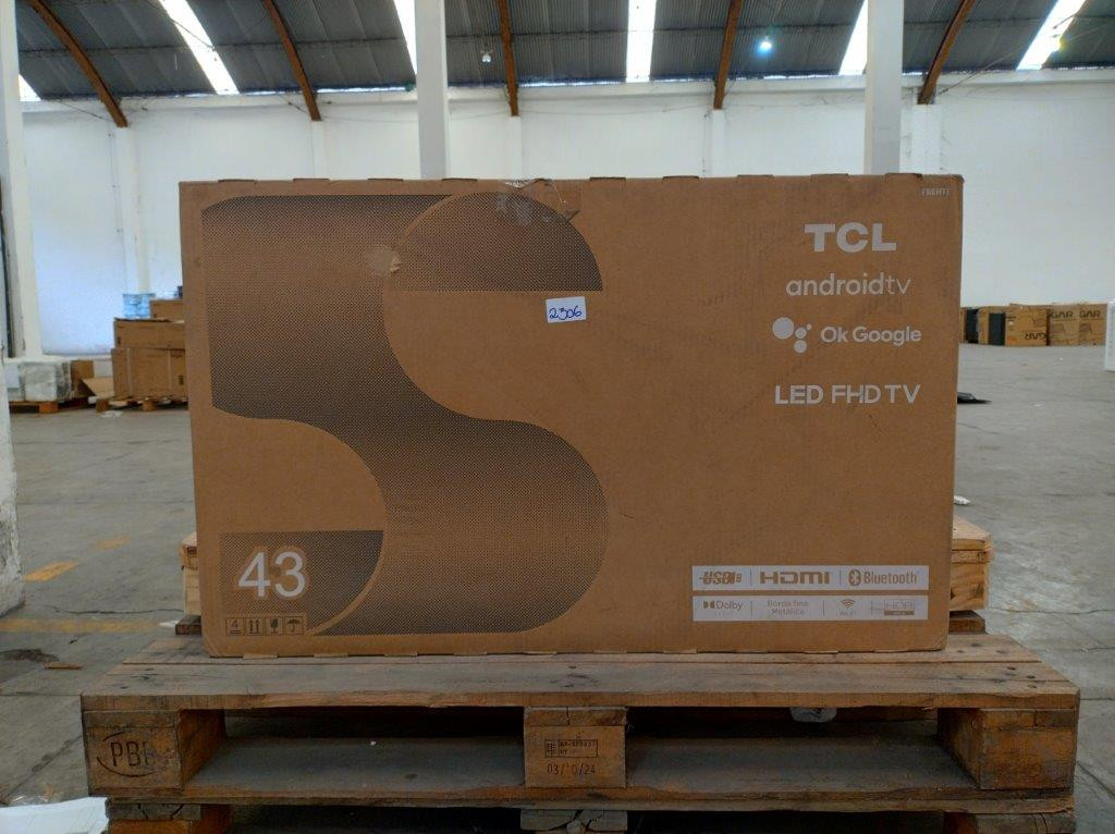 01 Smart Tv 43" - Podendo Conter Tela Trincada