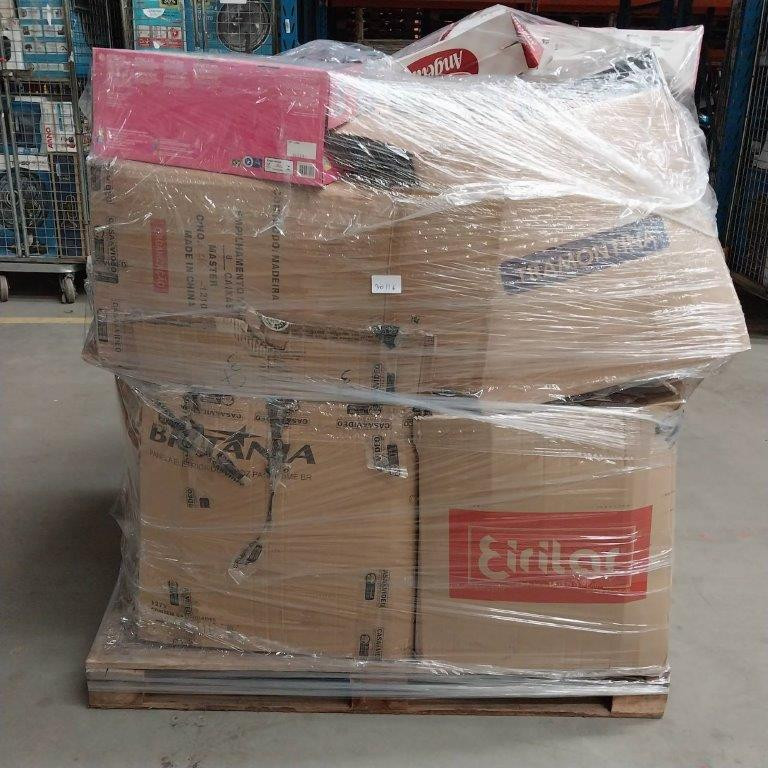 Pallet Fechado Contendo Aproximadamente 85 Brinquedos