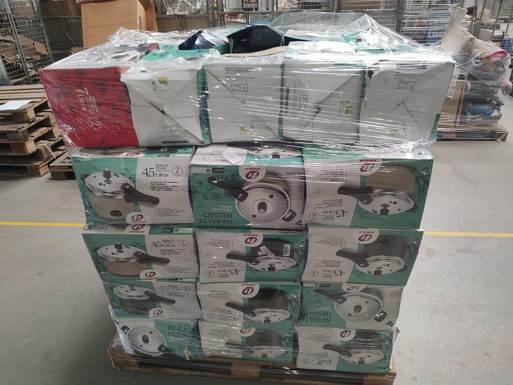 Pallet Fechado com Aproximadamente 55 Itens