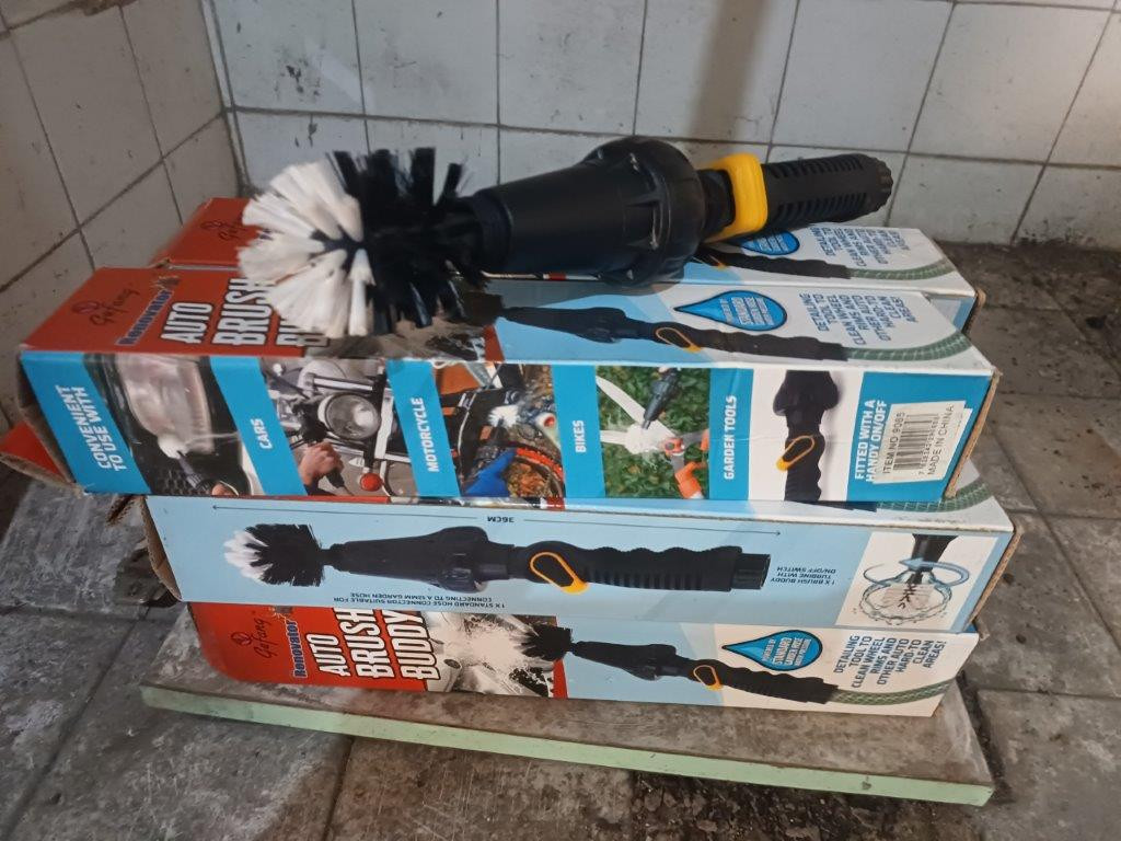 09 Escovas Bico De Mangueira - Podendo Conter Defeitos Ou Ser Sucata