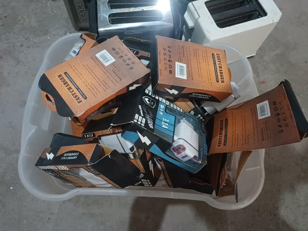 Caixa Com Diversos Carregadores - Podendo Conter Defeitos Ou Ser Sucata