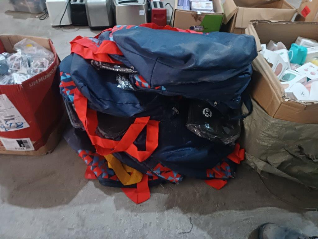 Diversas Bolsas De Compras - Podendo Conter Defeitos Ou Ser Sucata