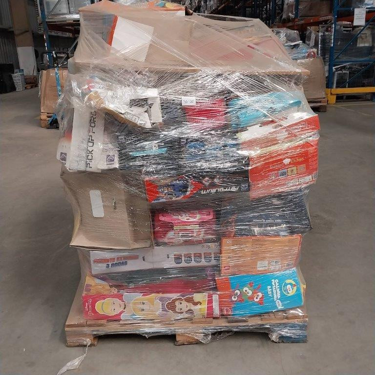 Pallet Fechado Contendo Aproximadamente 96 Brinquedos