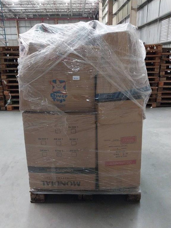 Pallet Fechado Contendo Aproximadamente 89 Brinquedos