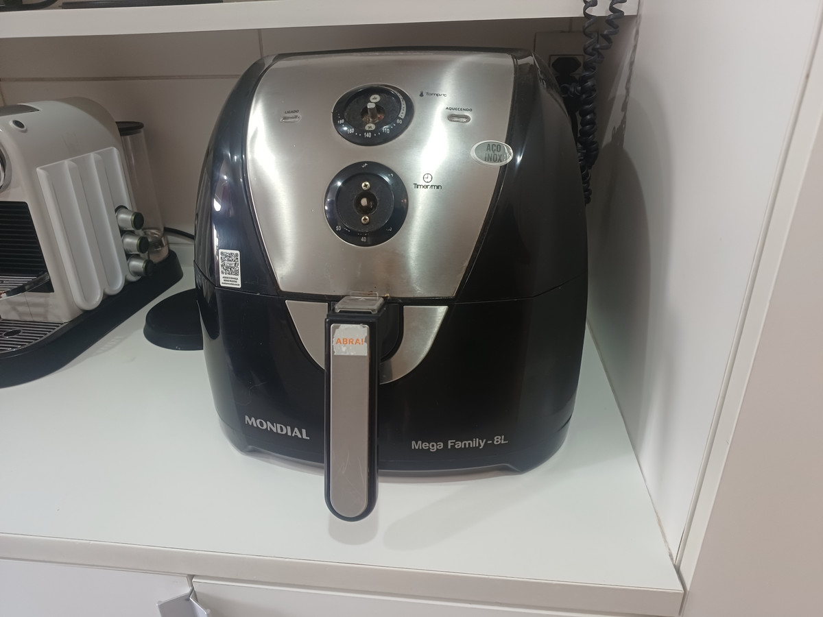 Airfryer Mondial 8l (Funciona mas está sem botões)
