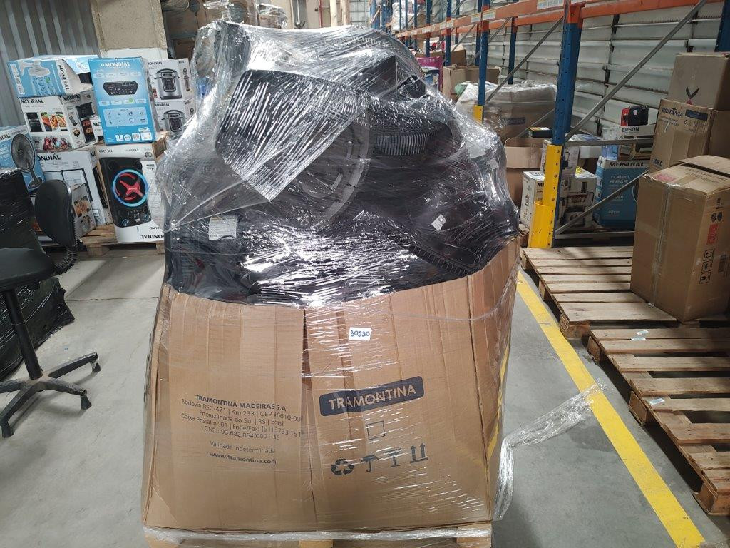 Pallet Fechado com Aproximadamente 26 Itens Diversos