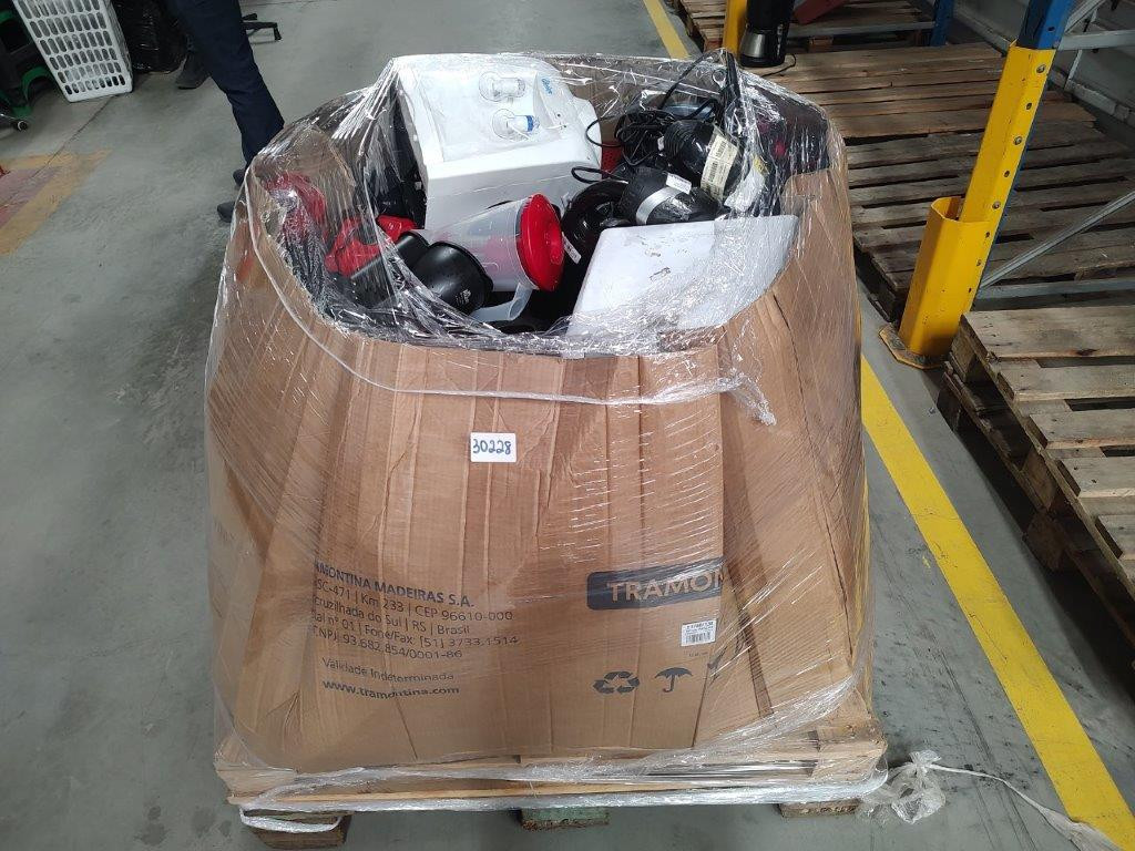 Pallet Fechado com Aproximadamente 50 Itens Diversos