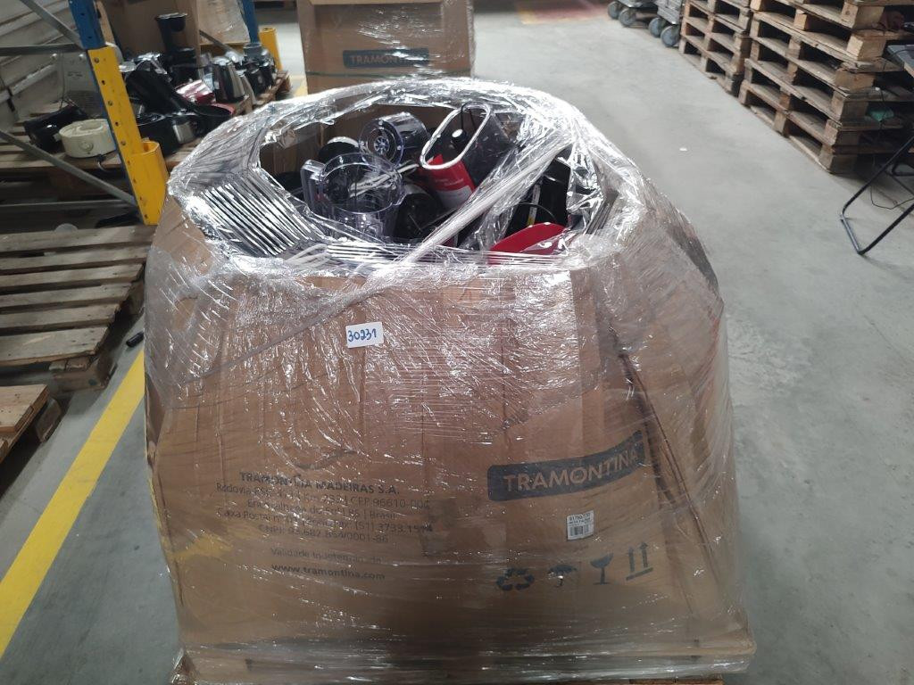 Pallet Fechado com Aproximadamente 43 Itens Diversos