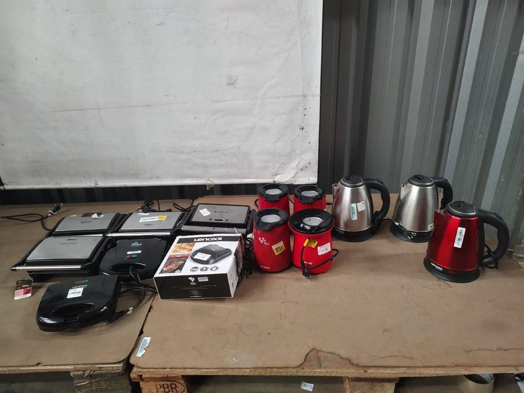 14 Itens Sendo: 07 Grills + 04 Pipoqueiras Elétricas + 03 Chaleiras Elétricas