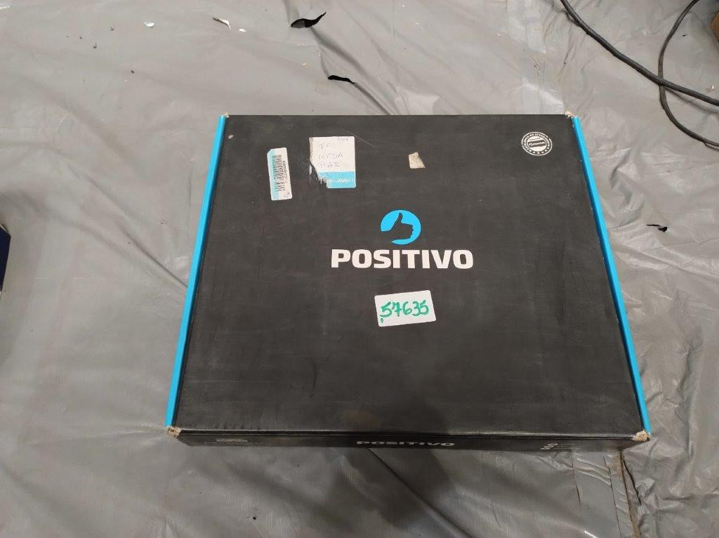 01 Notebook Positivo