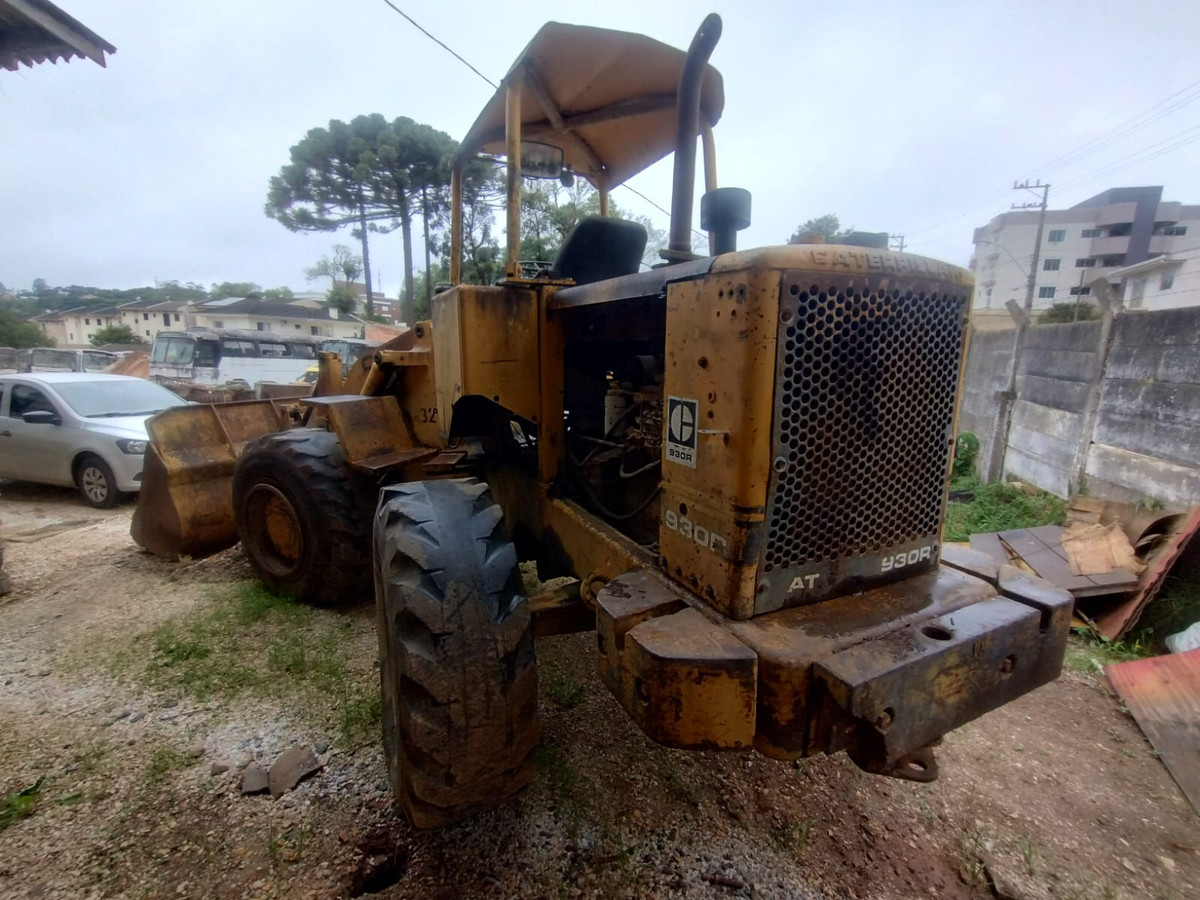 CATERPILLAR 930R - Amarela - Diesel - Espécie: Carregadeira - Ano/Modelo: 1983 - Chassi: 57Z00462 — foto 2